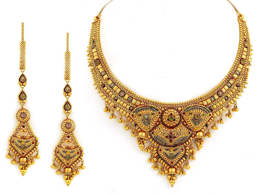 Kundan or Polki set